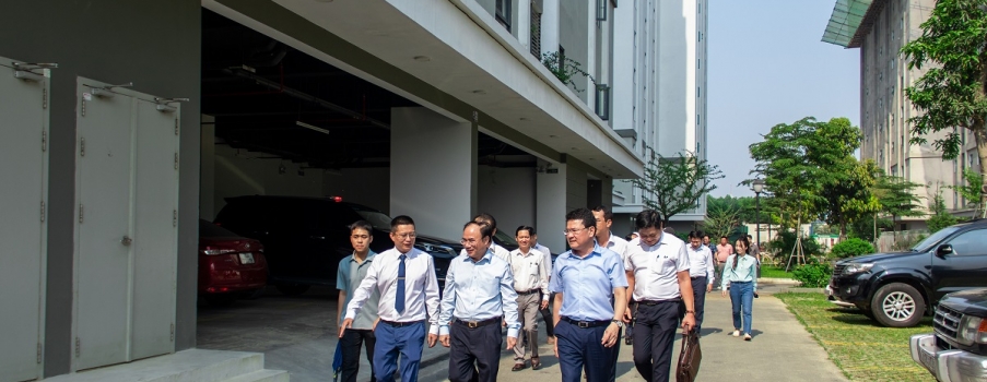 ĐOÀN CÔNG TÁC CỦA BỘ XÂY DỰNG VÀ UBND THÀNH PHỐ HUẾ THAM QUAN, KIỂM TRA TIẾN ĐỘ XÂY DỰNG NOXH TẠI KĐT ECOGARDEN